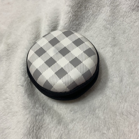 Checkered Round headphone case - Picture 2 of 5